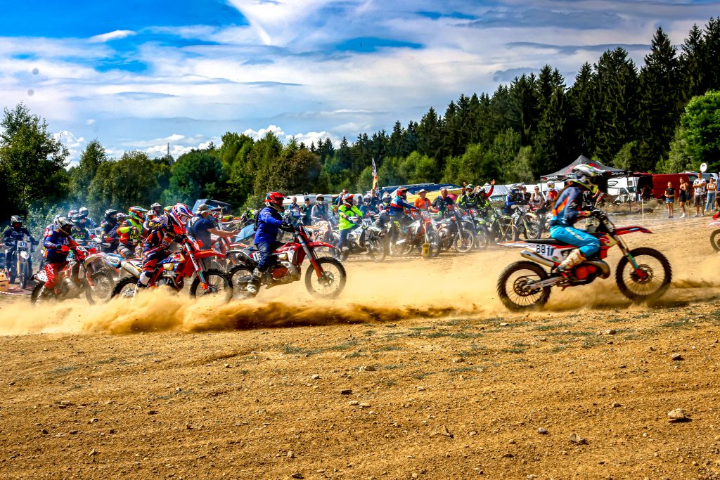 ECHT Endurocup Trstenice – Volle Felder, heiße Temperaturen und Spannung in allen Klassen
