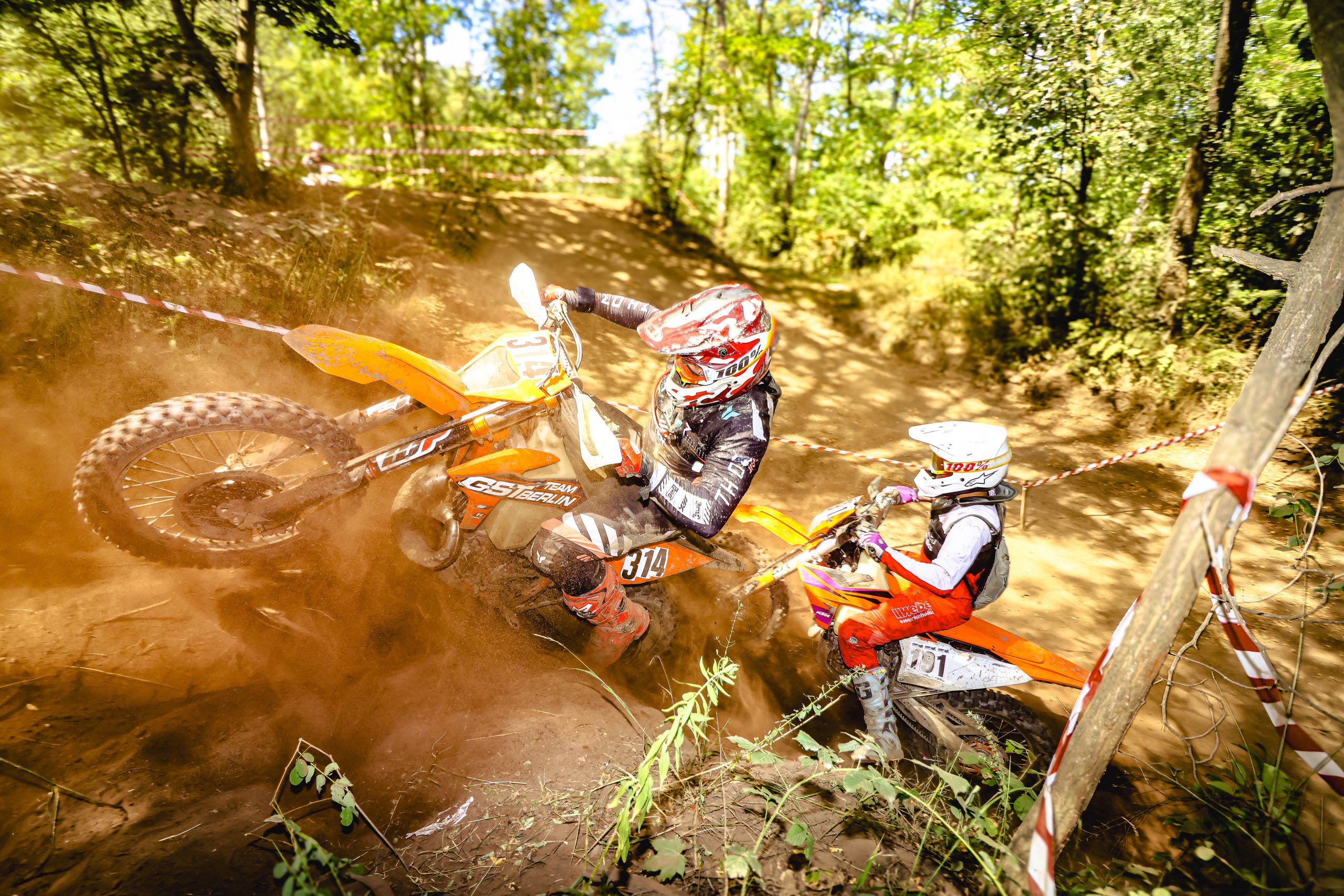 Staub, Hitze und volle Starterfelder – Gelungene Premiere des ECHT Endurocup in Lauchhammer